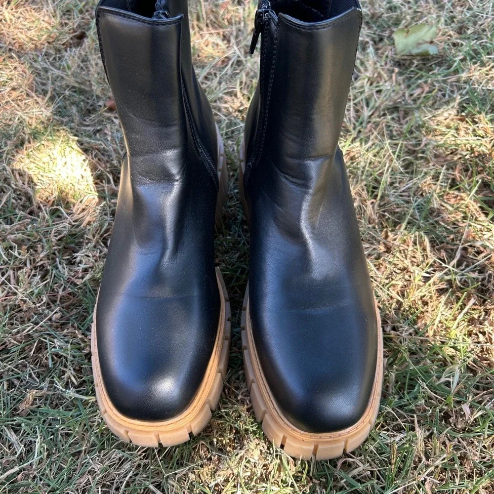 y2K Sugar‎ Gisel Black Ankle Boots Womens 9.5M Lug Sole Platform Chelsea Booties